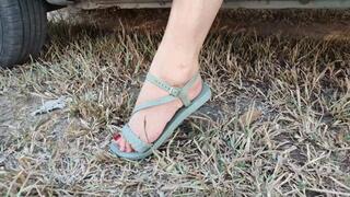 I masturbate and end up squirting while I fully accelerate my race (4)