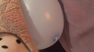 Mia pop one ballon on the slave