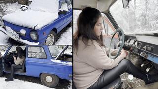 Irene trying to start her ZAZ-968, then revs it