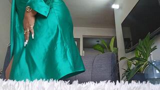 An intimate evening at the sublime big feet of the BBW Goddess Balbina in sexy pantyhose