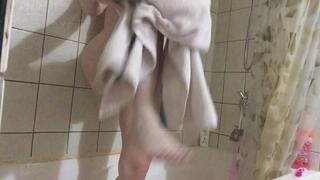 TOWEL DRYING MY SKIN