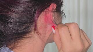 I play with my earlobes in every way until they turn red as a tomato 8K