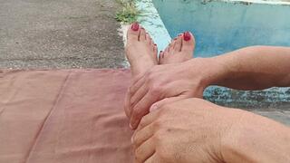 I make my lover give my feet a lot of love (3)