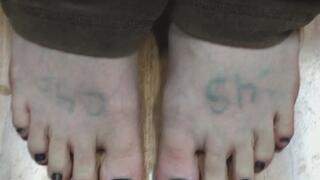 BLOND HARDWOOD FLOOR STINKY FEET