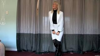 Niki Is Kept Waiting Extended (iPhone) - Niki Lee Young