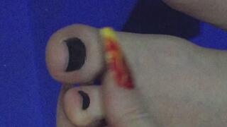 FAKE NAILZ N GEL NAIL POLISH TOES PROFIT PERCENT SITTING