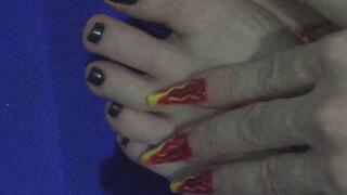 FAKE NAILZ N GEL NAIL POLISHED TOES PROFIT PERCENT SITTING