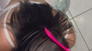 Chupei meu homem enquanto ele passava o pente no meu cabelo