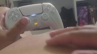 playing call of duty and playing with my belly