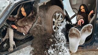 CAR STUCK Snow Cold and Mud - I am Stuck