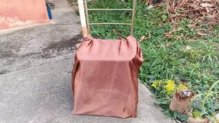 She wanted to model her flip flops and ended up scratching her feet (3)