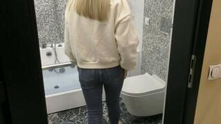 Before going shopping, I really need to go to the toilet MP4 FULL HD 1080p