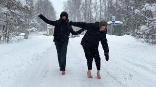 High heels on snow, heeled flip flops on snow, slippery high heels, sliding high heels, flip flops on ice