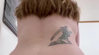 Naked rear view plops