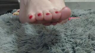 Oiled feet doing a footjob