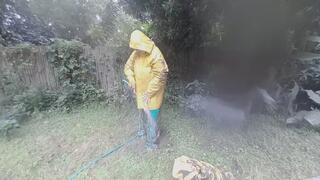 Muddy Rainwear Rinse Off