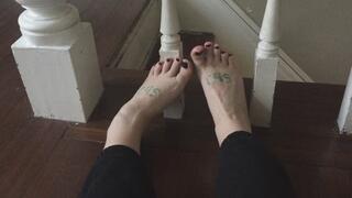 MSN THE ZONE STINKY FEET HEARING TV IN THE HALLWAY FROM DOWNSTAIRS *MSN THE ZONE DISCONNECT ROOM NOISE*