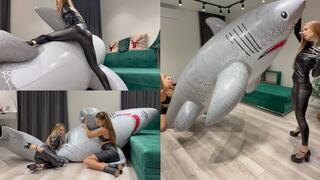 Nastya and Chloe punish an inflatable shark and pop it