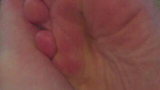 MSN THE ZONE BOTTOM OF TOES ON COUCH & SOLES OF FEET *MSN THE ZONE DISCONNECT ROOM NOISE*