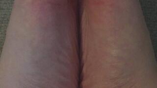 MSN THE ZONE SOLES OF FEET ON ROSES' COUCH *MSN THE ZONE DISCONNECT ROOM NOISE*