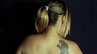 Smoking Close Lips Benson Menthol 100's Model Anita 96