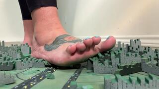 L7 UNAWARE!! I accidentally destroy a shrunken city barefoot