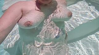 Swimming naked - masturbating at the pool
