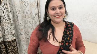 Hot Desi Bhabhi Seduces Young Brother in Law in Saree