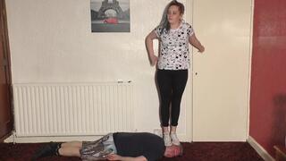 Converse All Stars Head Trampling (4K)