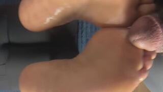 intense portrait solejob ( AMAZINGLY 1 WEEK HUGE CUM ON MY SOLES )