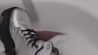 Jax's Silver Jadon Max pissing and bath