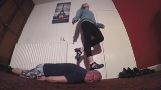 7 Pairs Of Shoes Head Trampling FLOOR CAM