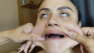 Revenge:Squeezing my sister's cheeks and thighs