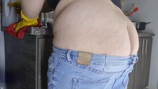 Buttcrack big ass worship cleaning the kitchen