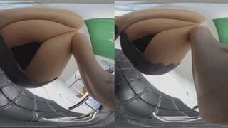 3DVR180 XINGGAN flattens the dwarf's buttocks