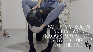 Be humiliated by my feet with my humiliating teasing