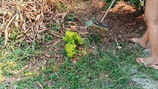 Because I'm cleaning in flip flops I have to scratch my feet a lot (3)