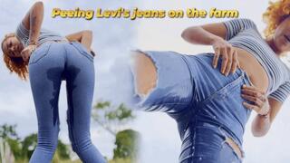 Peeing levi s jeans on the farm - Lissa