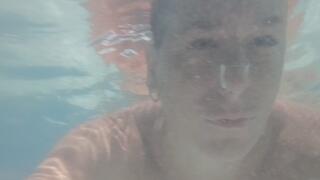 HOLDING MY BREATH - UNDERWATER CAM