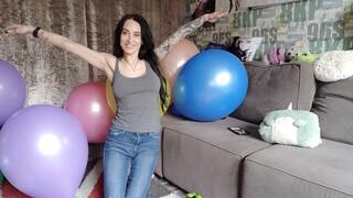 I surround myself with colorful balloons. No explosions - Mishel Looner Balloons