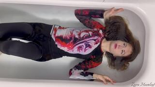 Underwater Endurance Test – Repeated Breath Holds in the Tub (4K)