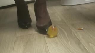 Squishy balls crush and trample (sped up×2)