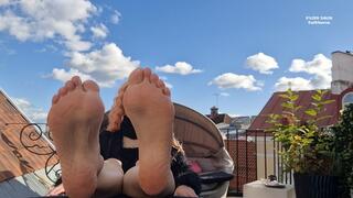 WORSHIP MY FEET SILENTLY WHILE I'M SMACKING A GUM AT YOUR LOSER FACE