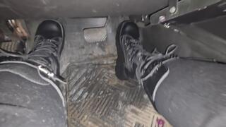 Short clip in gorh boots