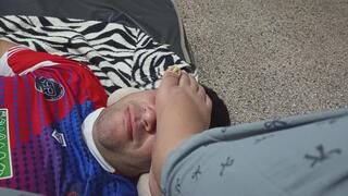 Dominación fetichista: piso la cara de mi pareja.