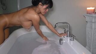 Ember Snow- Fuck Me in the Bathtub Sunday Solo