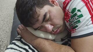 Duerme profundamente y ronca muy fuerte