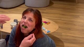 How many grapes and cherry tomatoes fits my mouth