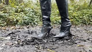 ANIA - Black leather high-heeled boots and a muddy walk.