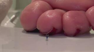 Mommas giantess Unaware Bathtime